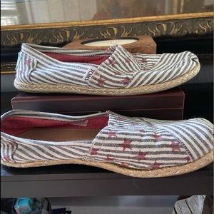 Toms size 7.5 blue/ white stripe with stars slip on
